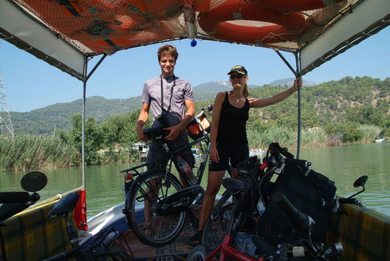 Überfahrt mit Fährmann Arabim