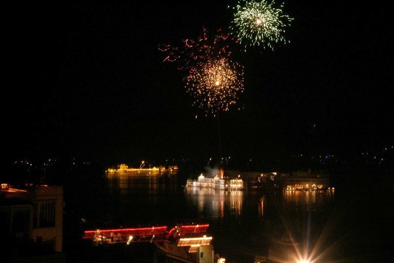 Udaipur, Rajasthan, Indien: Feuerwerk an Silvester in Udaipur