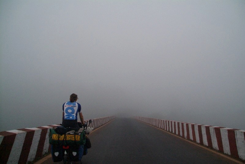 	Maharashtra und Goa, Indien: Radeln durch den Nebel ins Ungewisse	