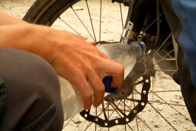 Indien: Wir kühlen die überhitzten hydraulischen Bremsen