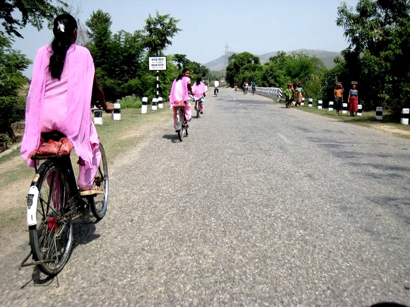 Nepal: Mädchen in Schuluniform