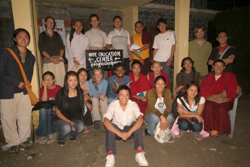 	Indien: Kontaktgruppe von tibetischen Flüchtlingen und von Touristen in Daramsala	