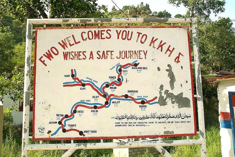pakistan-karakorum-highway-willkommenschild